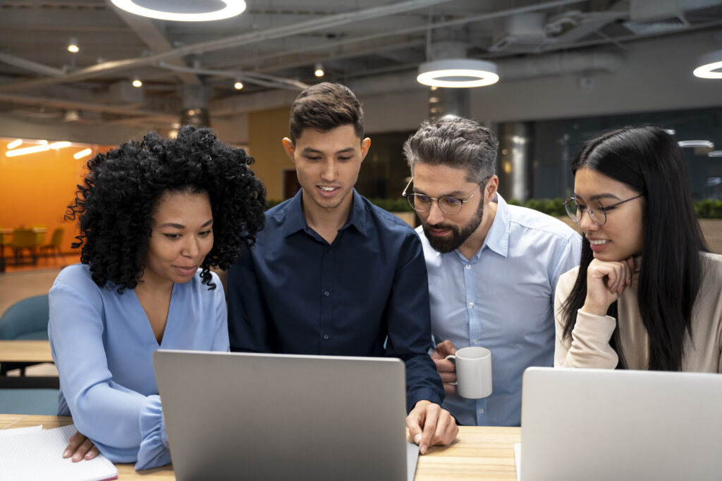 equipe analisando sobre a reforma tributária